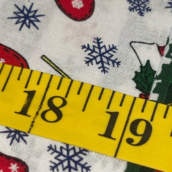 Christmas cotton fabric 19" x 19" square 6 pieces - Picture 9 of 10